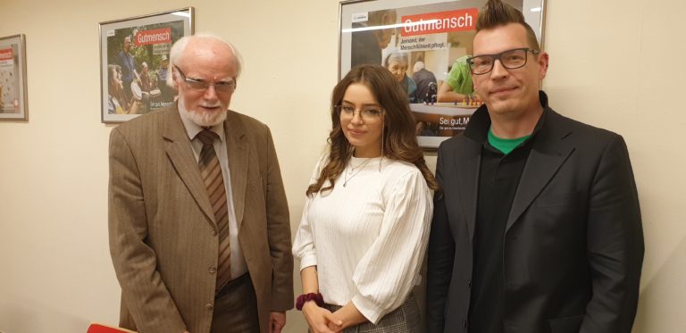Der Vorstand von Remscheid Tolerant: Hans Lothar Schiffer (Kassierer), Anne Marie Fassbender (Vorsitzende) und Sascha von Gerishem (stv. Vorsitzender) (v.l.). Schriftführerein Kerstin Becklas fehlt auf dem Bild. Foto: Remscheid Tolerant